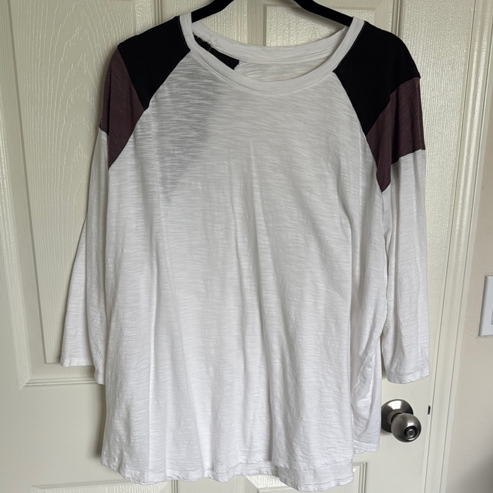 Women's Colorblock Top with 3/4 length sleeves. Size 3X.